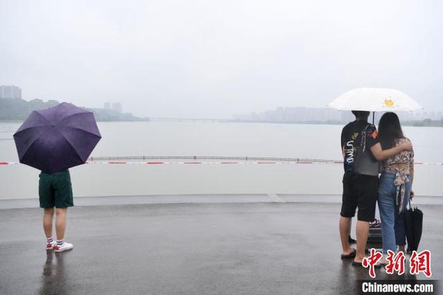 强降雨已致湖南130余万人受灾 湘江长沙站11日晚将现洪峰