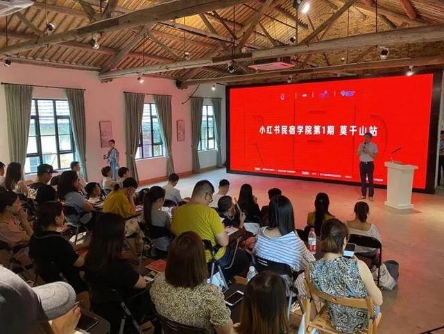 旅游业艰难重启，后来者小红书为何势头勇猛？