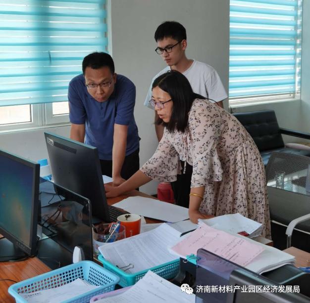 区统计局副局长艾蓬带队到园区重点工业企业开展走访核查工作