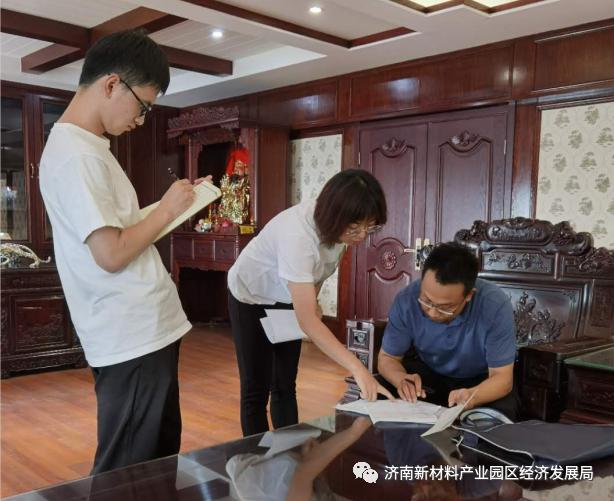 区统计局副局长艾蓬带队到园区重点工业企业开展走访核查工作
