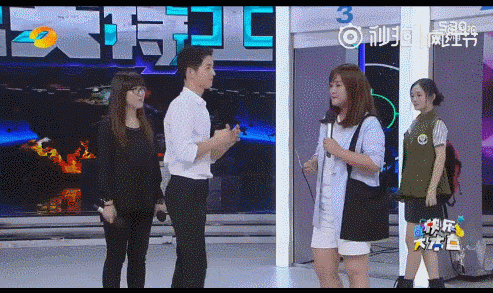 贾玲最出圈的综艺救场！“抢镜”帮关晓彤化解尴尬，这情商无敌了