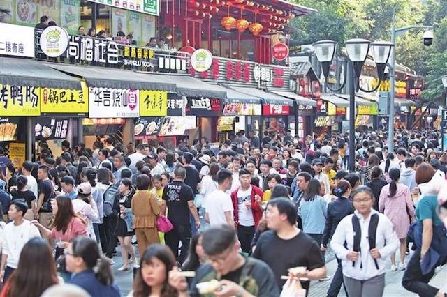 重庆48小时 |在这座火辣的城市里，体验它的5D魔幻感