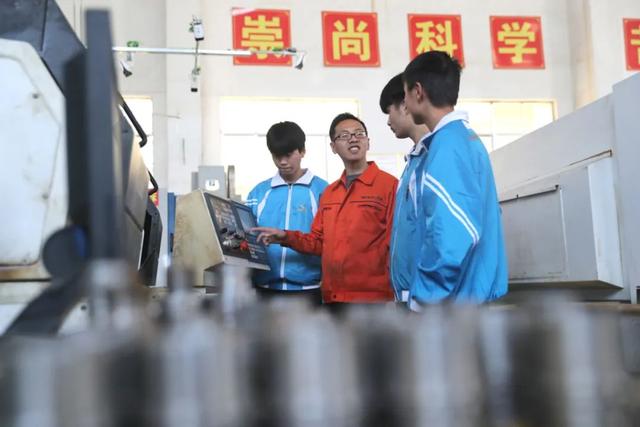 老师串通招生贩子赚人头费