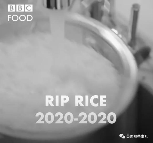 英国人教做蛋炒饭：米饭煮成汤，滤干后过冷水？这能好吃？