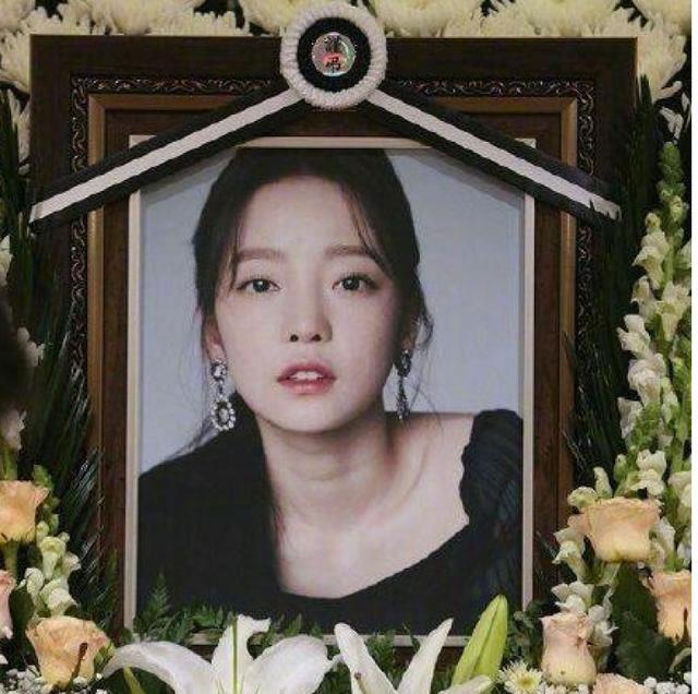 日记|具荷拉生前日记曝光 日历里写道和母亲感情很矛盾