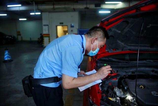 重庆|渝中警讯丨洪峰烈日双至，渝中交巡警们这样做