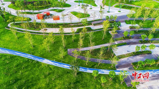 四川遂宁：航拍城市湿地美景如画