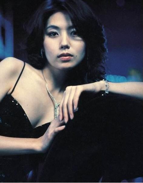 李恩珠事件再曝光，最长被侵犯8小时，被逼塞“玩具”上台领奖