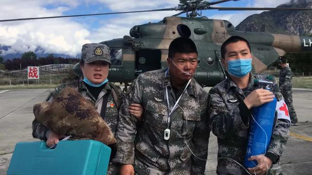 抢救雪域哨兵，卫星电话呼叫军用直升机高原空