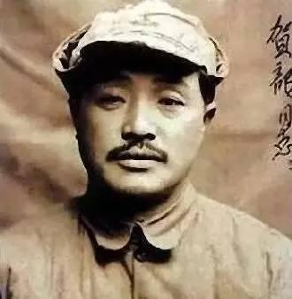 他是开国中将，一生共17次负重伤，中弹后竟然刮