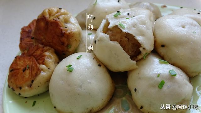 想吃水煎包再也不用去买了，按照这个方法做，薄皮大馅好吃极了