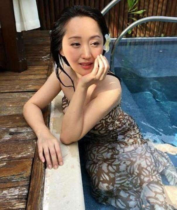 當(dāng)49歲楊鈺瑩遇上49歲俞飛鴻，才知道真嫩和裝嫩的差距有多大