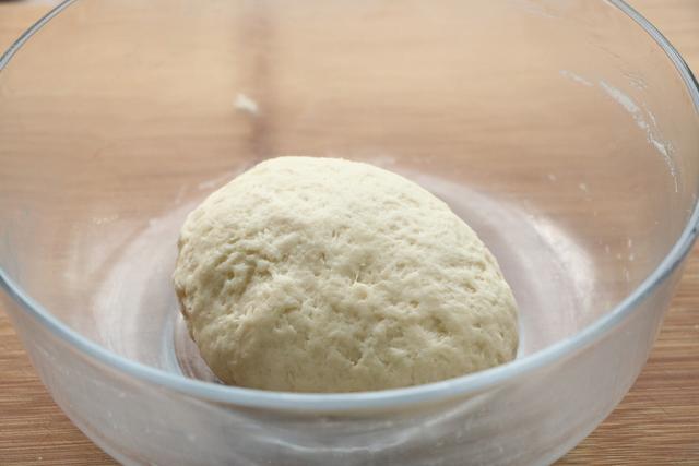 家里有面粉试试这样吃，层次多又酥脆，食材简单，做法一看就会