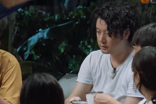 《向往4》被喷假，众人都夸炸牛奶好吃，可桌上的剩菜怎么解释？