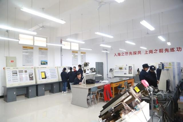 五百强合作单位多，还是全川唯一一所电子信息类公办高等职业院校