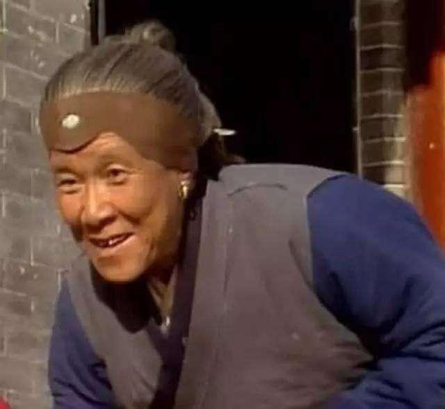 《红楼梦》：你瞧不起的刘姥姥，才是真正的“