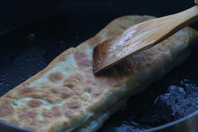 韭菜不做韭菜盒子，這樣做外焦里嫩，鮮美多汁，香嫩解饞，超過癮