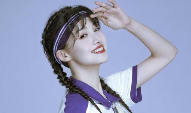 郑爽节目被小孩拽头发，她下意识的反应，暴露