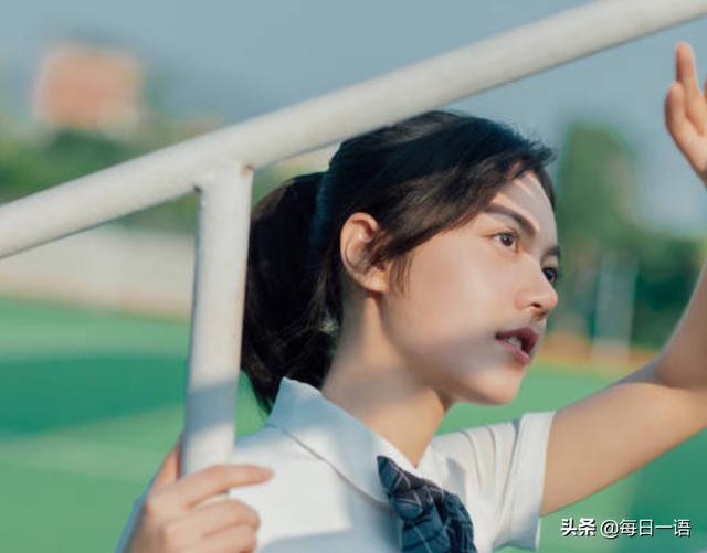 赵今麦高考后首次营业，看清照片后，评论都是一片“尖叫声”