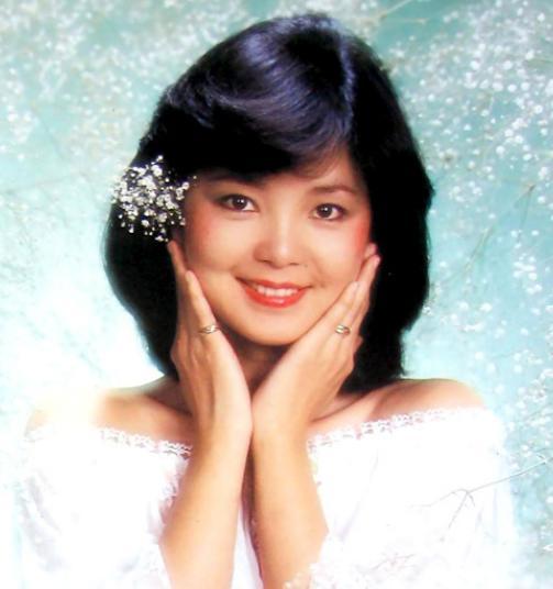 他毕业于黄埔军校一生籍籍无名，去台湾后生个女儿成家喻户晓明星