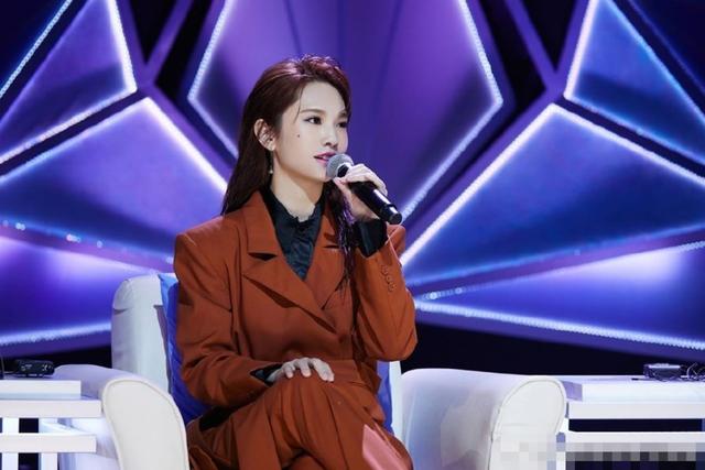 结婚一年就分居？杨丞琳抱怨和李荣浩100天未见，深夜哭诉吐心声