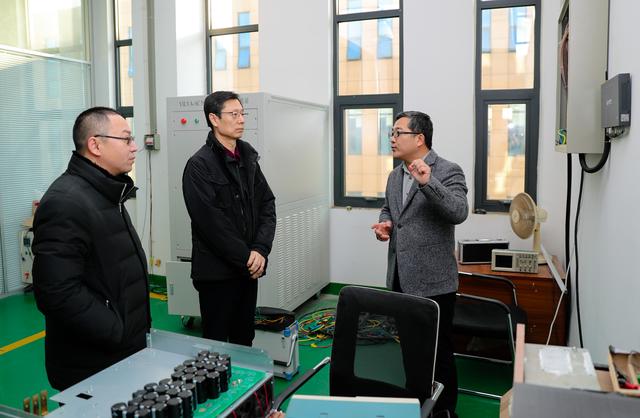 济南新材料产业园区管委会主任陈西武走访慰问园区企业专家人才