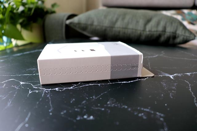 出差旅行中一个就够了-Omthing 65W氮化镓充电器