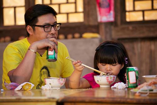 李湘老公女儿尬舞被曝，王诗龄腰比爸爸还粗，