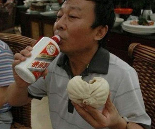 茅台股价逼近1500元：外资重仓1500亿，宇宙行地位