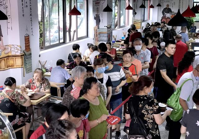 你家附近有吗？重庆首个大型社区食堂10元可以吃一天