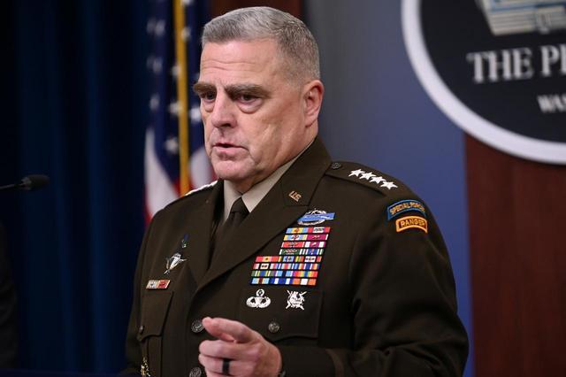 俄苏35霸气倒飞拦截美军机，美海军：最近不足