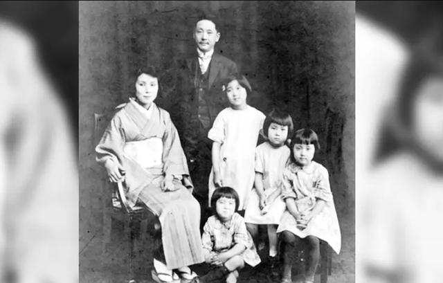 日本女护士嫁给中国将军，64年间从未回家，女儿