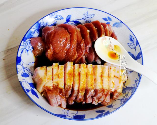 五花肉最简单的做法，一拌一蒸，不油不腻，孩子抢着吃