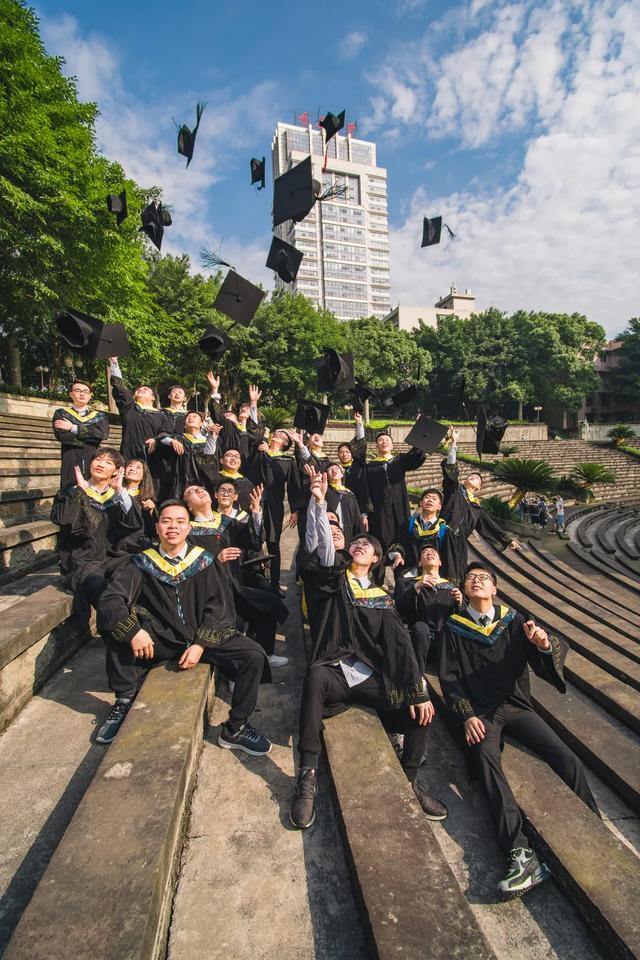 “复兴民族兮，誓作前锋”重庆大学的毕业典礼太感人……