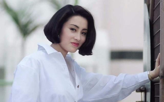 明明有巨星潜质可惜一直红不起来，她要是认命