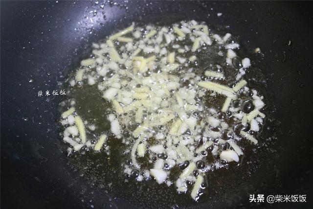 我家吃香菇，最喜欢搭配这食材，简单一炒，味道鲜美赛过吃肉