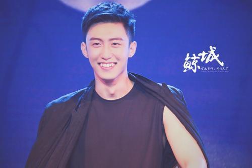 明星出道前：李现憨厚，肖战丑了，黄景瑜没变，刘怡潼精神小伙？