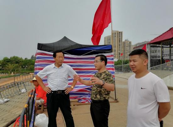湖北武穴田在娥：防汛堤上，一路慰问，一路谢谢，一路爱心暖港城
