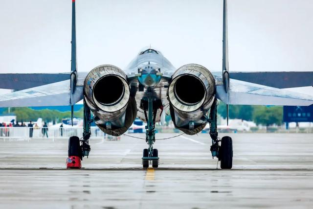 有了歼20的解放军，为啥还要进口四代机？