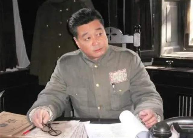 1949年，傅作义率领部下起义之后，他放走的2个高级将领是谁？