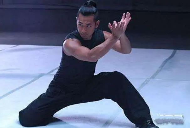 他是梅艳芳最想嫁的人，也是张国荣的好友，淡出娱乐圈不见踪迹