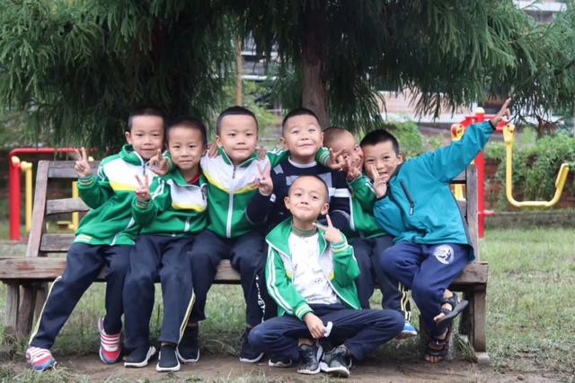 家有健康总裁李颖：携手中国支教联盟“伴你成长”助力偏远儿童共读中华书