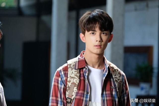 恭喜吴磊，获封“夫妻档最亮电灯泡”