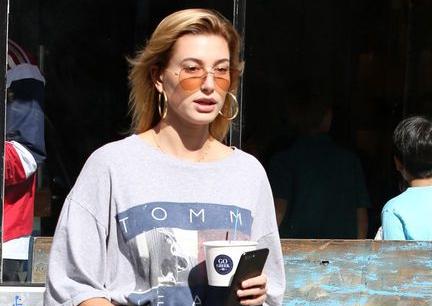 复古耳环 纵情摇摆霓虹中