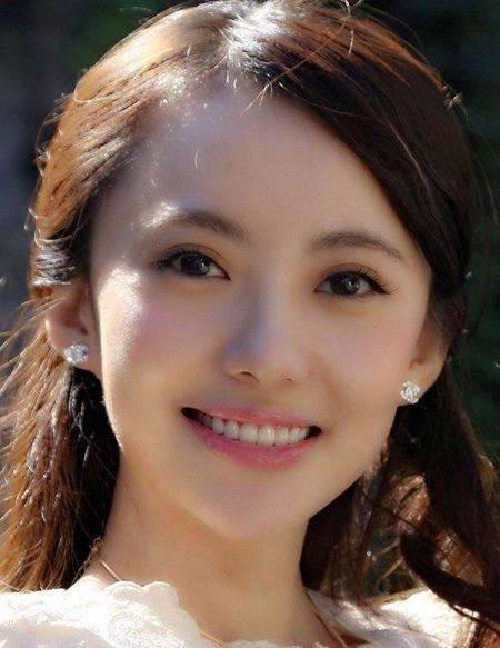 记得《爱情公寓》里诺澜吗？现开启“脱缰式发育”，美成男人梦想