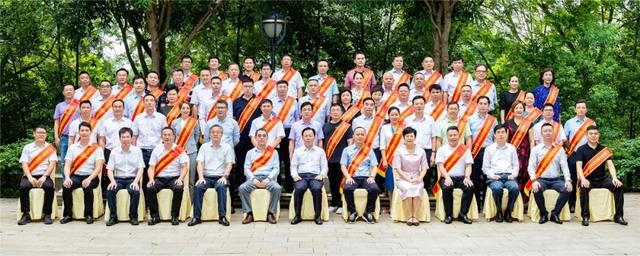 威壮集团黄东获广西非公经济优秀中国特色社会主义事业建设者称号