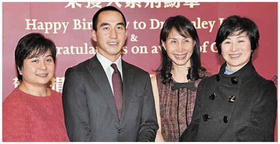 赌王的三位儿媳现身葬礼：两位儿媳是内地人，仅大儿媳是富家千金