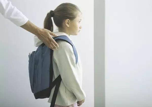 为了让女儿独立，从女儿4岁起，这位校长妈妈就开始这么做
