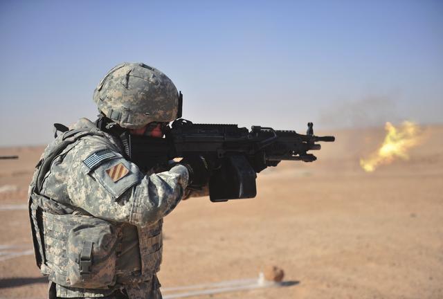 倾泻火力还是节省弹药？从轻机枪供弹方式看中