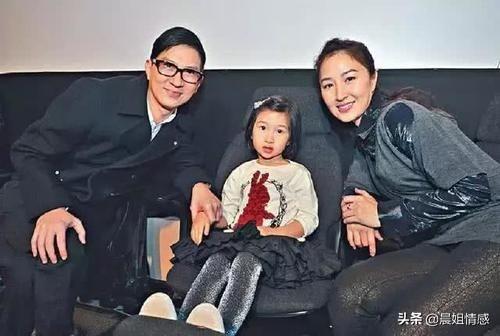 张家辉结婚17年后吐槽关咏荷：“她大部分时间不理我”网友：羡慕